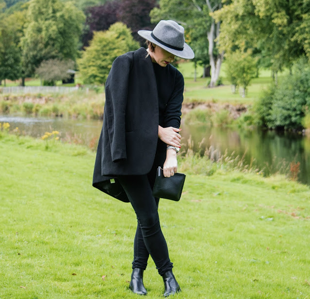 PeterScott1878's tweet photo. The wonderful #fblogger @Brass_ButtonsC in one of our #knit pieces for her latest blog post http://t.co/wbBcnLuIBq http://t.co/K2W9T4Tnv0