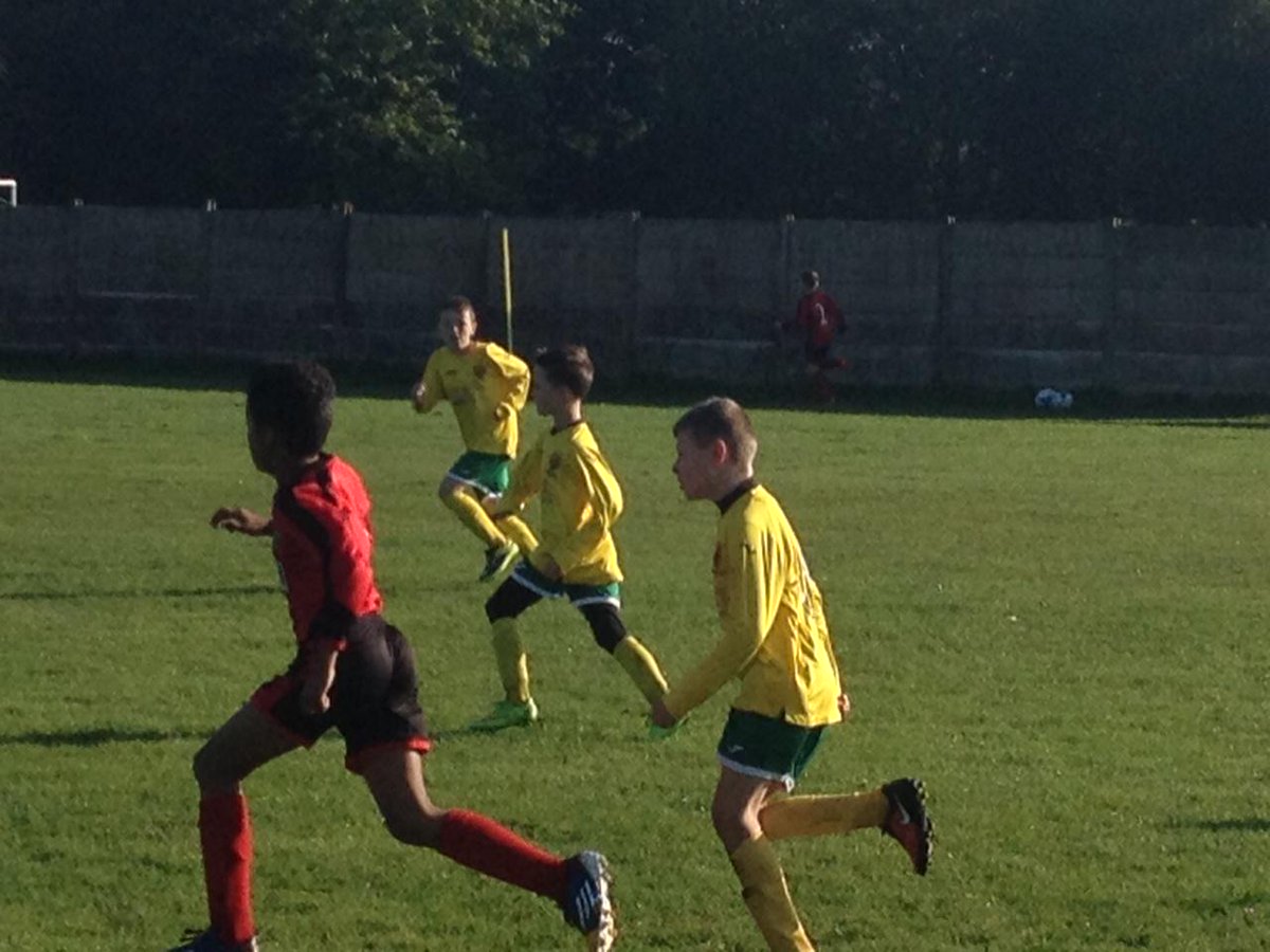 TownInfernos's tweet photo. Some action shots from Infernos v Hindsford in @TheBBDFL http://t.co/vpIaCFebEz