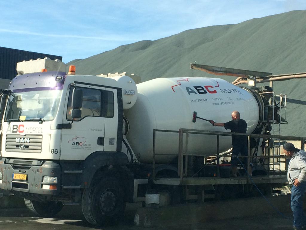 abc_mortel's tweet photo. Ondertussen bij #ABCmortel Amsterdam #rusttijden #betonmixer #beton http://t.co/Tw2YGxMWFU