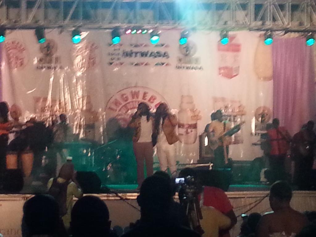 AfrikaRevenge's tweet photo. Joshimbo and Bomba @TendaiManatsa2 @joshmeck @WillisWataffi @tazzfromafrika #intwasa2015 http://t.co/8gFQn2JKh4