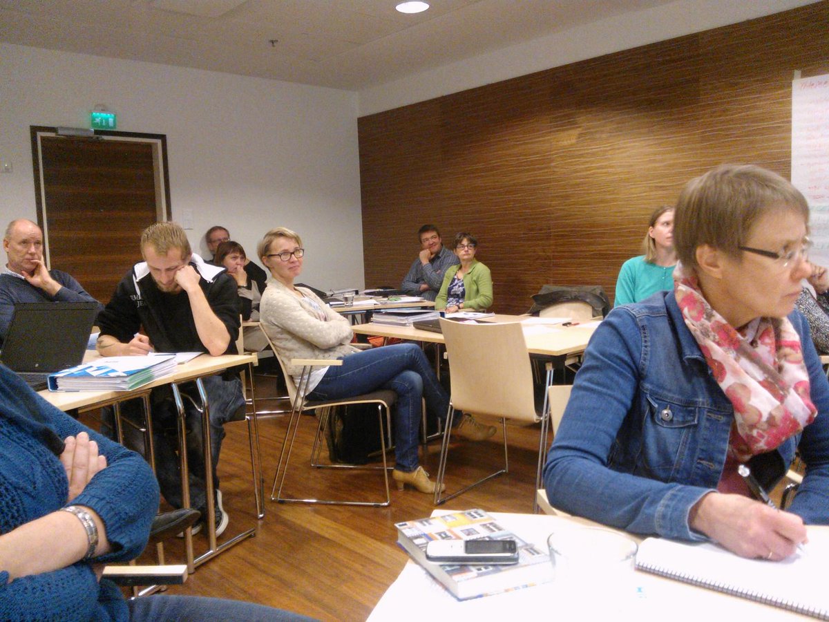 huhtatu's tweet photo. Ilmeet vielä vakavina. Kohta ratkeaa uudet yritysneuvonnan erikoisammattitutkinnon suorittaneet. #YNEAT @ProAgria http://t.co/TFr0y8gnja