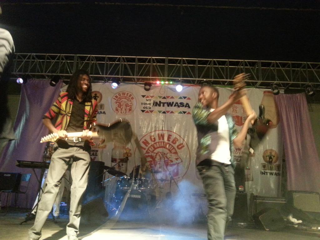 AfrikaRevenge's tweet photo. Joshimbo and Bomba @TendaiManatsa2 @joshmeck @WillisWataffi @tazzfromafrika #intwasa2015 http://t.co/8gFQn2JKh4