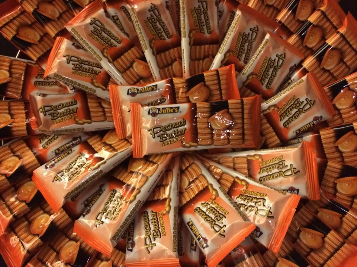 juliesbiskuit's tweet photo. Julies dengan selai kacang ini enak dicemil setelah makan siang. #AdaywithJuliesBiscuits http://t.co/Gwalg9YAvY