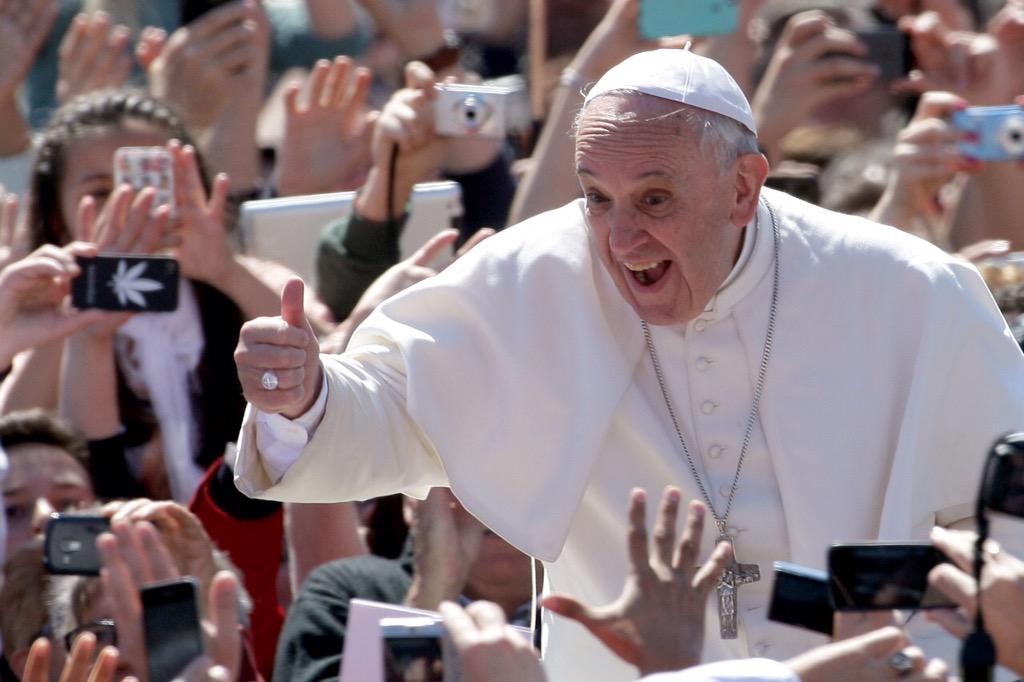 popevibes's tweet photo. When your friends encourage you to do stupid shit for the benefit of their snap story #JustPopeThings http://t.co/FgCvzanLl3