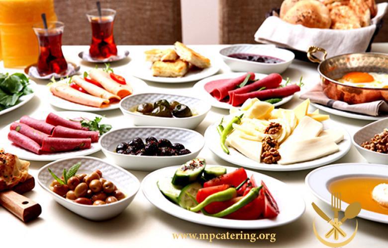 Günün kahvaltı Menüsü;
Kaşar peyniri
Salam
Tereyağ
Çilek reçeli
Yeşil zeytin
Şokella
Beyaz peynir
