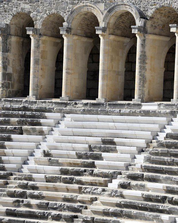 Guclumete's tweet photo. Aspendos "bembeyaz mermerlerle" restore edildi ! http://t.co/Ol0lvzK3pF