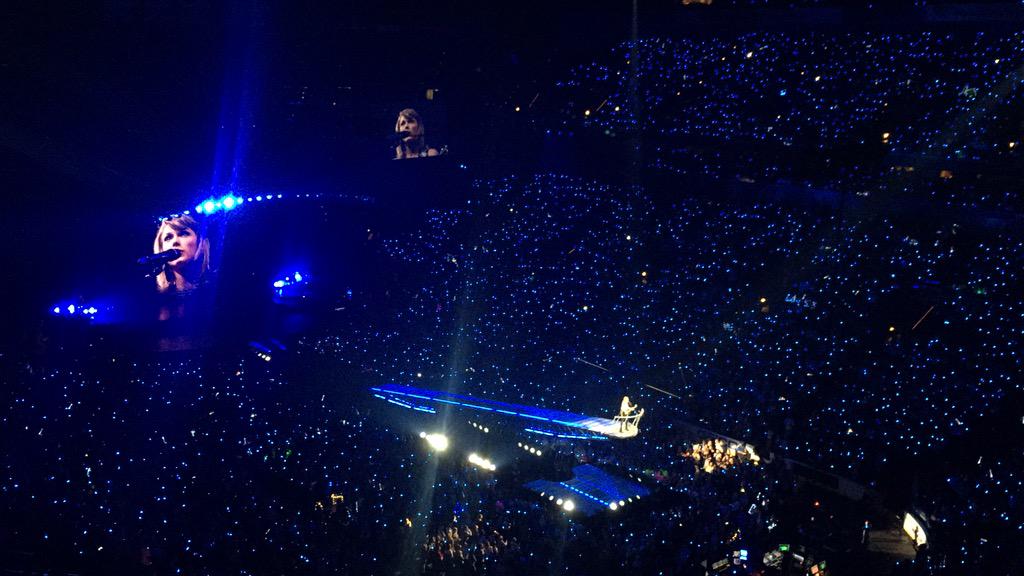 gingerjonathan's tweet image. Still at a loss for words to describe this incredible evening. Well done, @taylorswift13, well done. #1989WorldTour