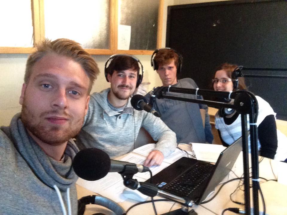 LouiZRadio's tweet photo. Le journal de 8 heures sur @radioLNFM, 104.8 FM ! http://t.co/oo6WfUpqUB