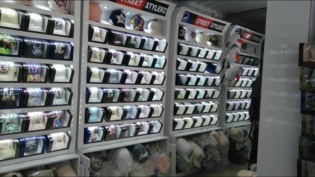 StreetStylerz's tweet photo. Wall after wall of caps...#mylife #Collectible #trapsoul http://t.co/ylPohpm3DG