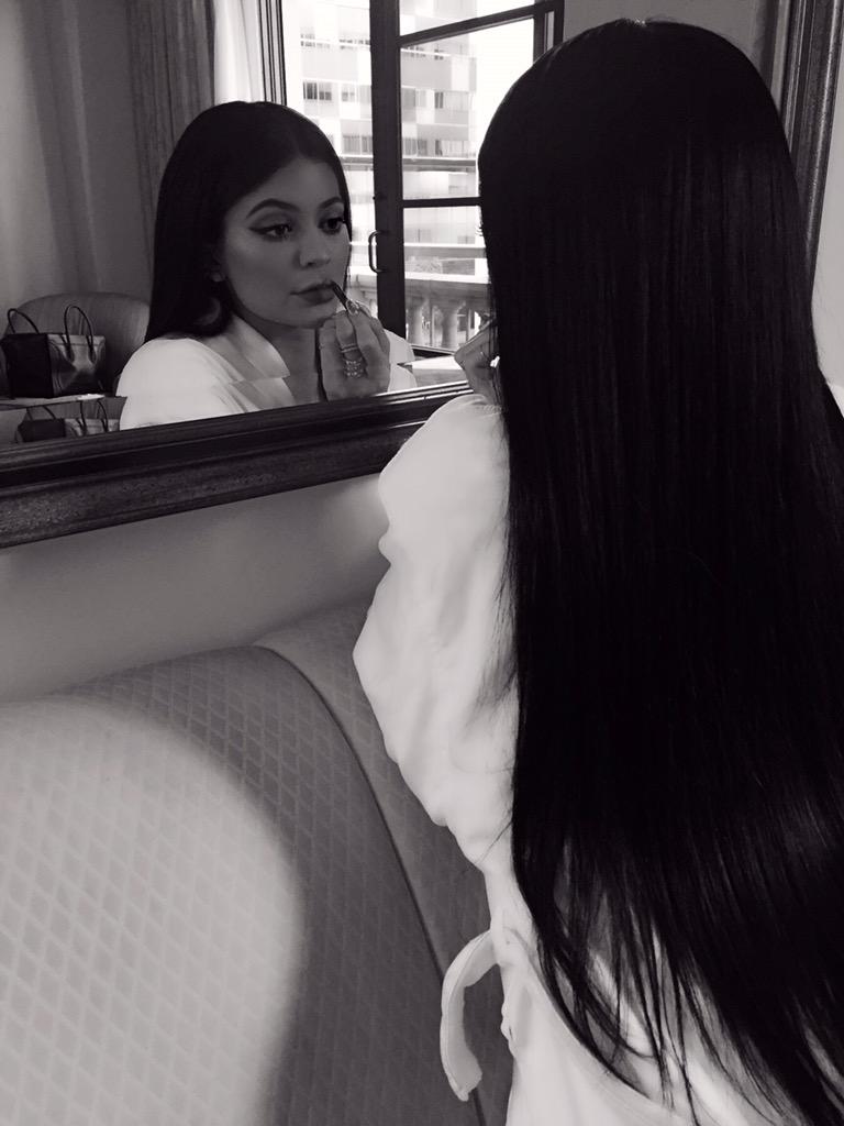 KylieJenner's tweet photo. 👄 http://t.co/nIwsa1piYW