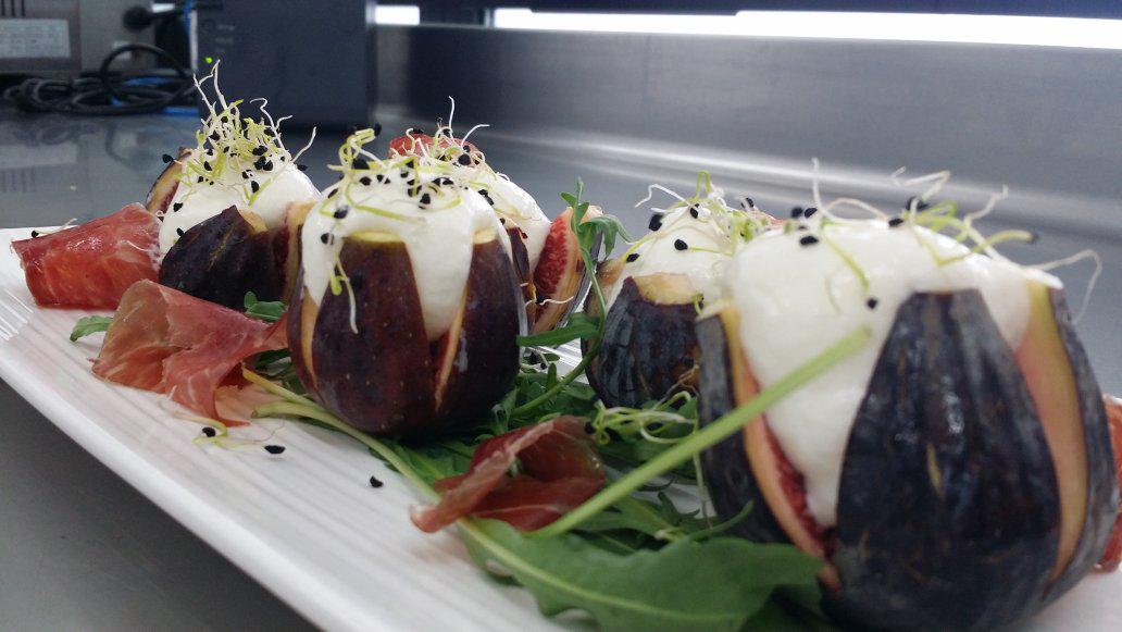 masqueuncheff's tweet photo. #menudiario higos, espuma de queso  jamón ibérico #actitud #pasión #girona  #costabrava #lloretdemar #gastropindoles http://t.co/d0imXKUj93