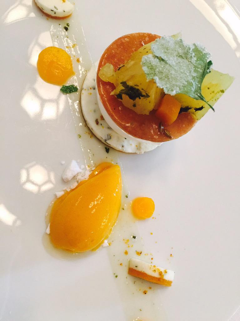 Mango, coriander &amp; curry, crispy meringue ...mon élégance gourmande ! <a href="/RelaisChateaux/">Relais & Châteaux</a> <a href="/guideMichelinFR/">Le guide MICHELIN</a> #chantilly