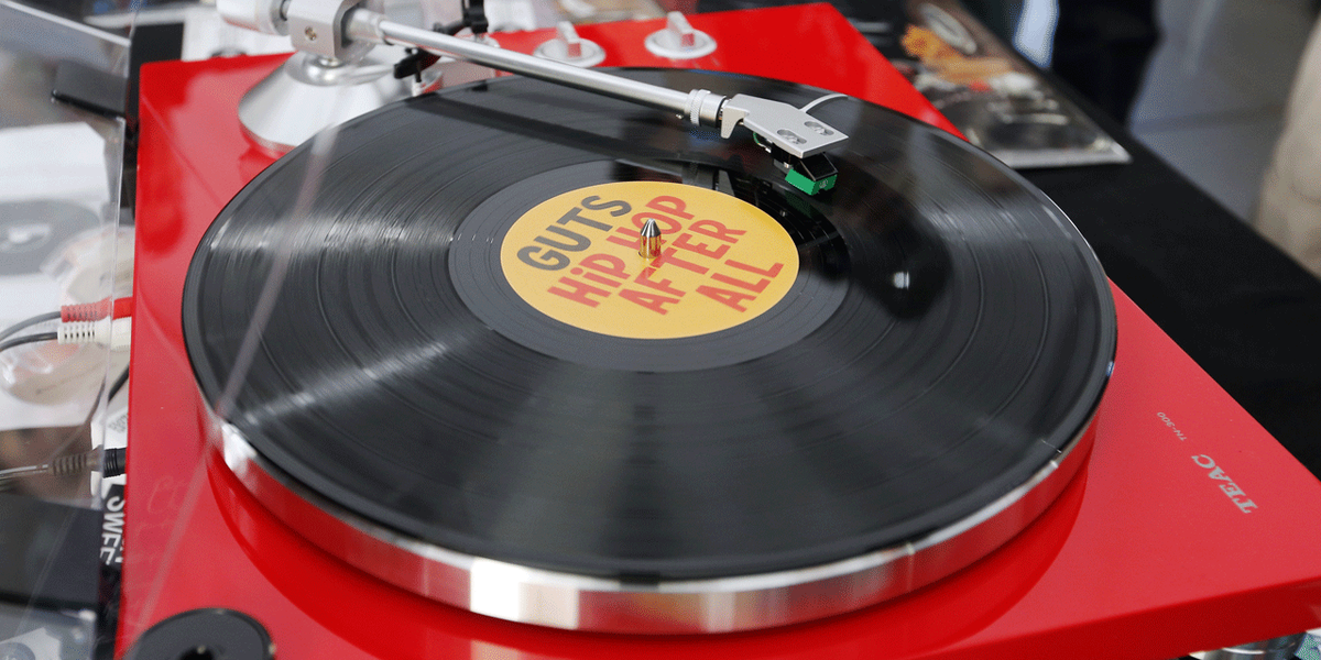 E1Musique's tweet photo. Le vinyle plus fort que les services de streaming gratuit http://t.co/BeIB0oYKaE http://t.co/i0pLc2xR49