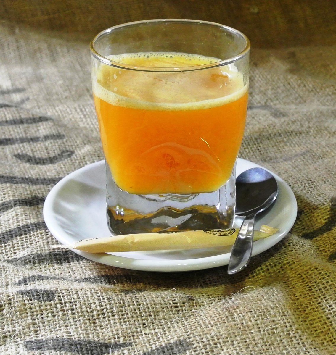 LaBoticaIndiana's tweet photo. ¿Sabes qué beneficios aporta tomar a diario un zumo de naranja natural? http://t.co/EgoeAgoVhO vía @mejorconsalud http://t.co/xSyzu6WQY7