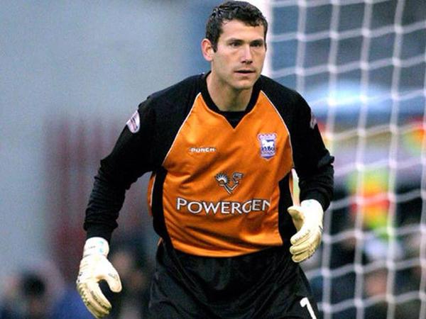 Happy Birthday to former Town goalkeeper Kelvin Davis, who turns 39 today! 
