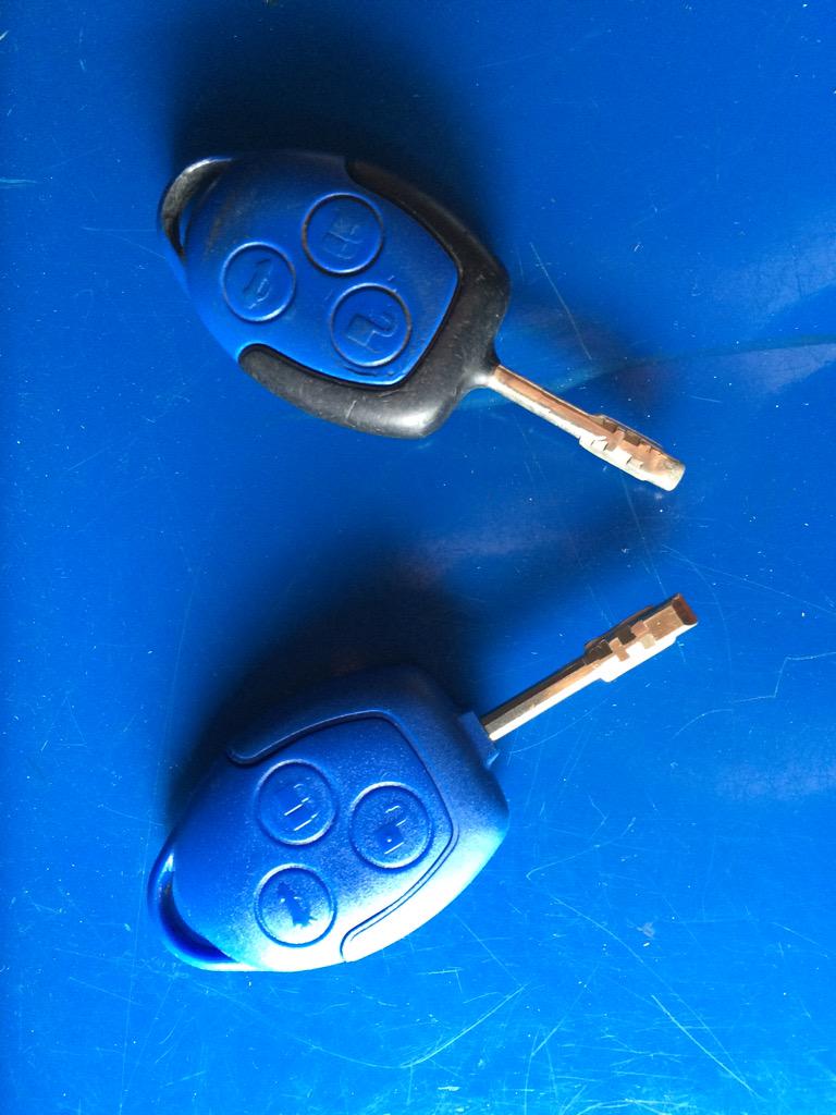LocksmithsTTK's tweet photo. Ford Transit key 04 - 12.  Upgrade your old remotes to the new all blue style.  #transitkeys #fordkeys http://t.co/aB4lu28yq0