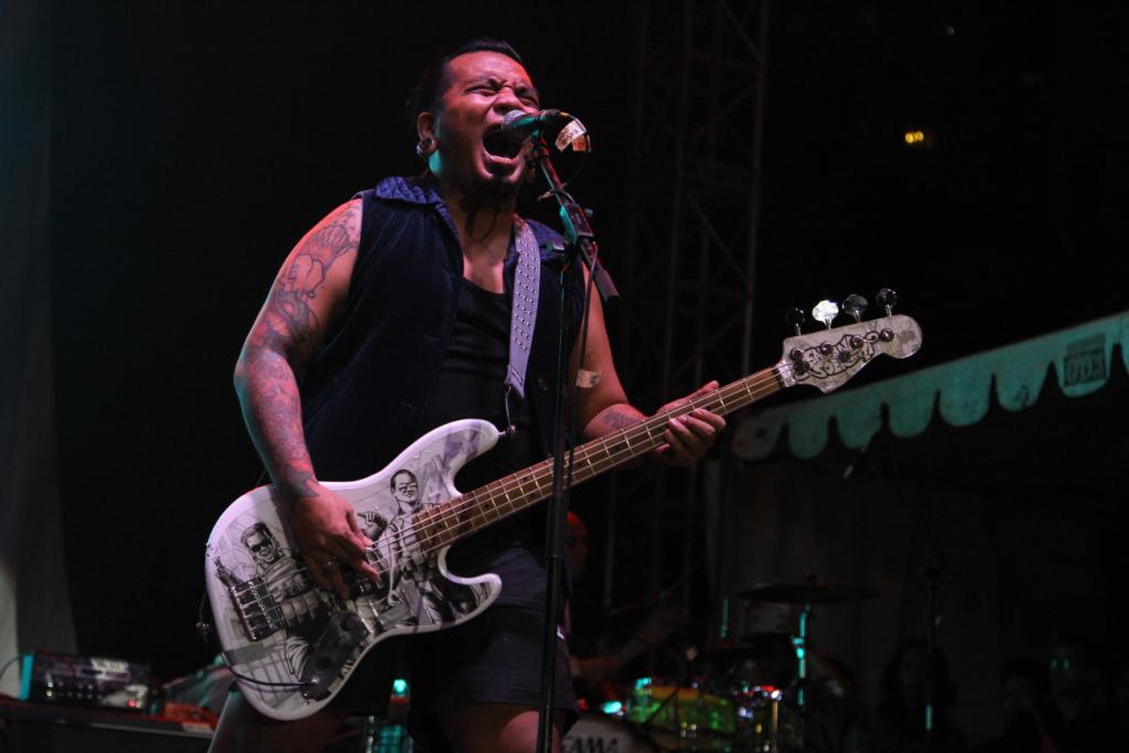 Ajakin <a href="/EndankSoekamti_/">Es</a> manggung di #HaiDay2015 dengan RT sebanyak-banyaknya! Ayo guys!