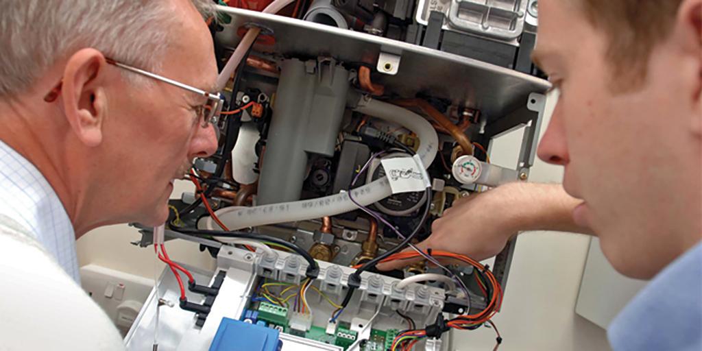 UK_CW's tweet photo. .@WorcesterBosch calling for standardised servicing of boilers in UK @Installermag #hvacshow http://t.co/oz40is0OBP http://t.co/aFtEC00Etk