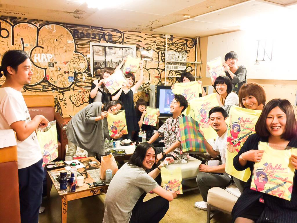 chiinanoshiba's tweet photo. bonobosフェスっ子ボノちゃんTシャツを頂きました!!
みんなで大喜びヾ(*´▽`*)ノ
#HighApps
#bonobos
#チーナフィル
#ソフォリ
#チーナ http://t.co/lPylVC0IyD