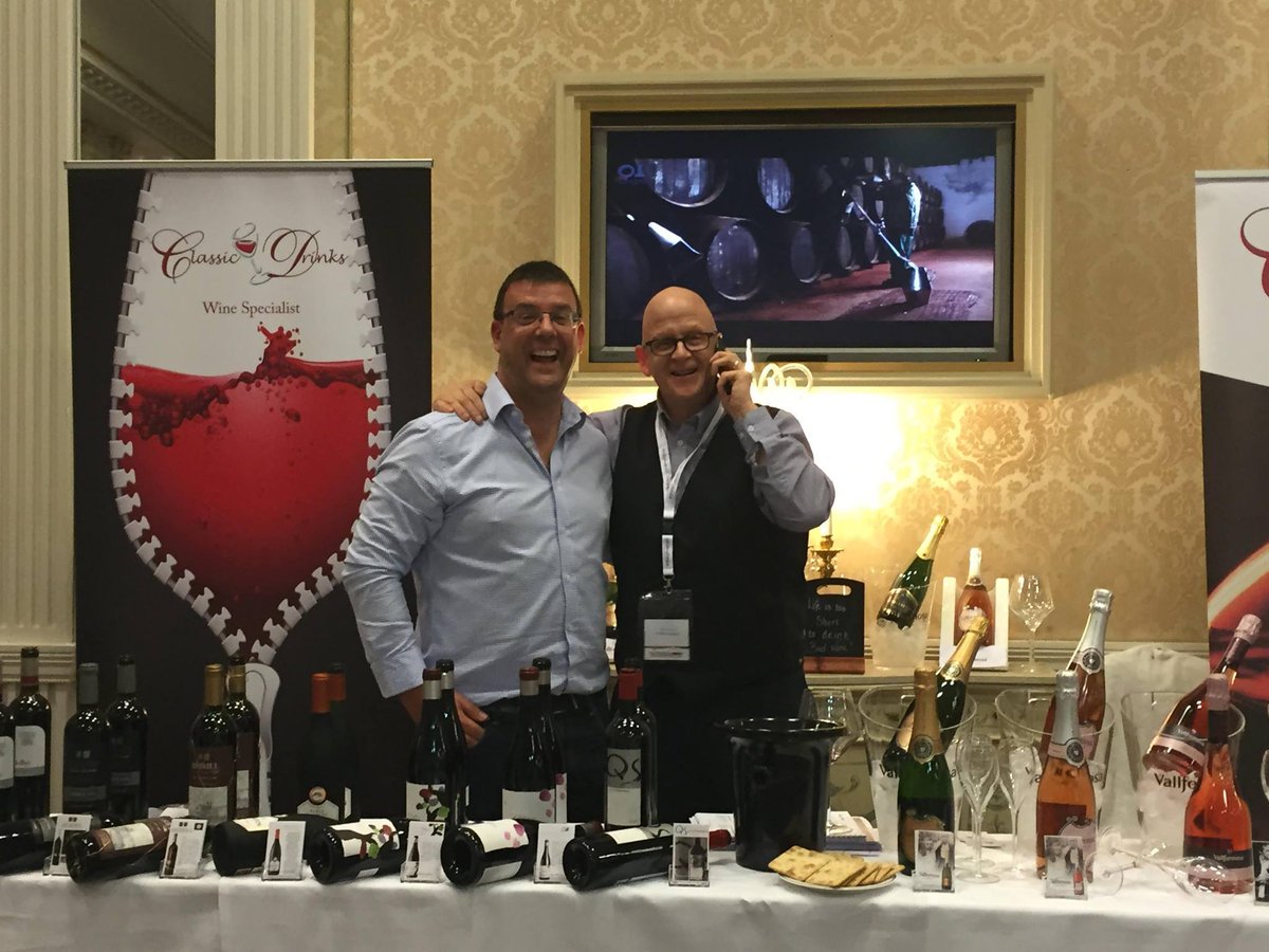 ZuazoGaston's tweet photo. Cata realizada en #Dublin (Irlanda) en el Hotel Shelbourne de la mano de nuestro importador @classic_drinks. http://t.co/oXDC8TUDdo