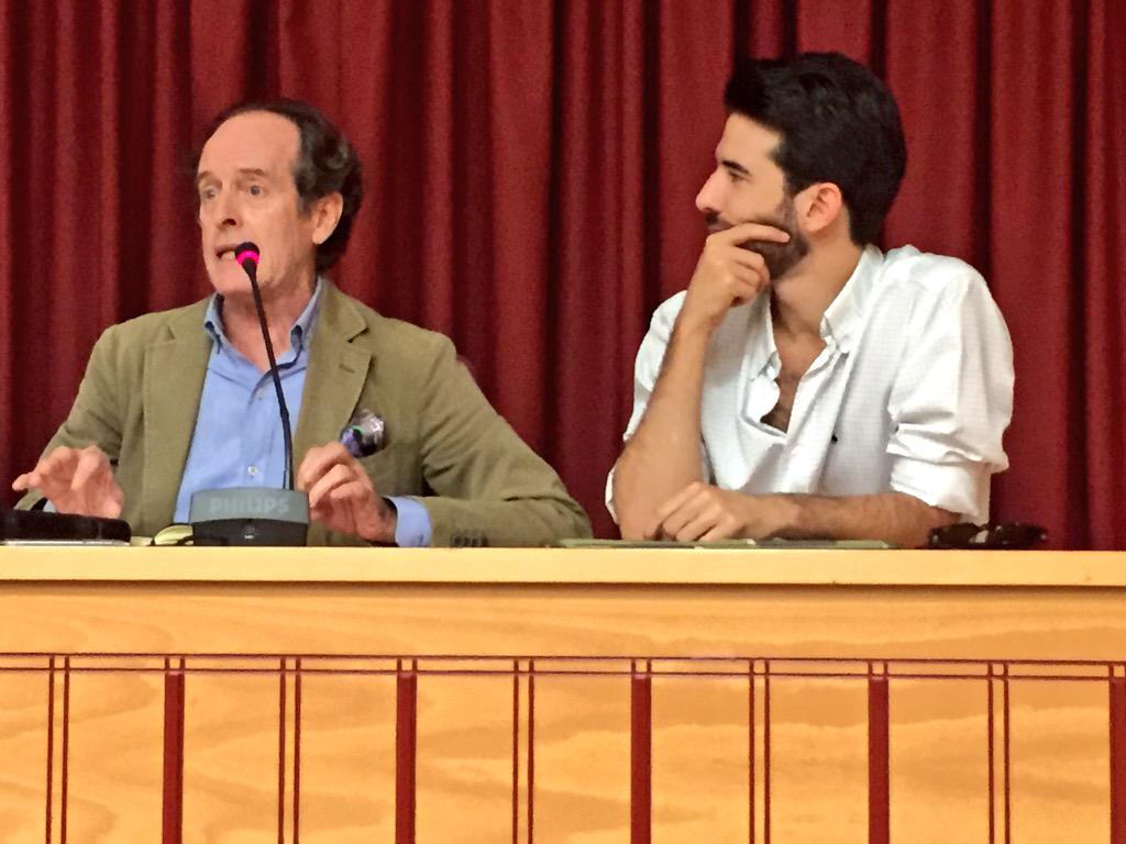 Raul_rodo's tweet photo. #OpenDay de la 3ª Edición del #MECMODA junto a @telmocarlos, @conchap27 y @ConchaMadero - @mastermodasev @unisevilla http://t.co/cPqpCqaXCf