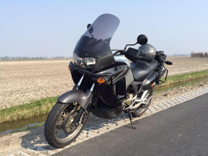 defabel's tweet image. Zeer mooie Honda Varadero XL 1000 V te koop : link.marktplaats.nl/m970827773