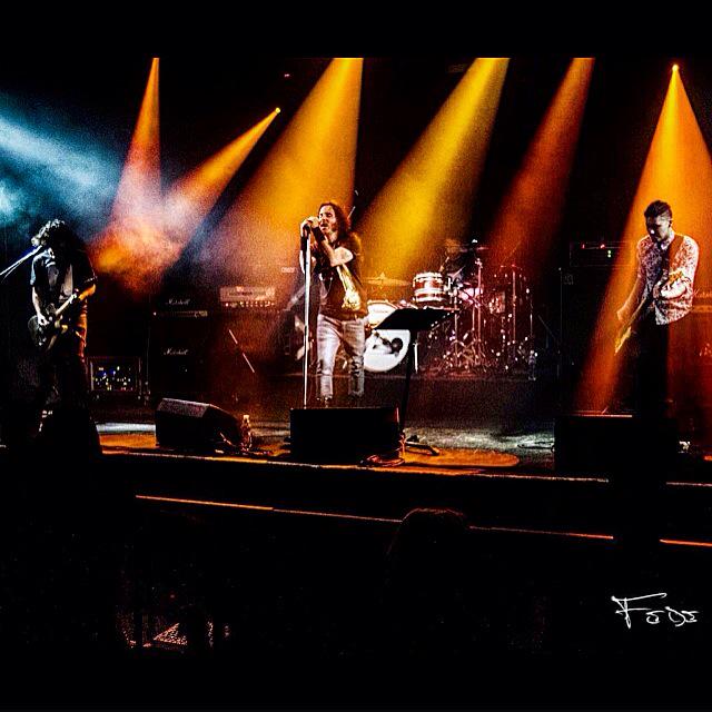 202Oficial's tweet photo. Gran foto del show en @TheRoxyArg! http://t.co/4F0tiTHEcR