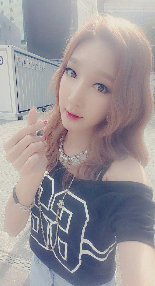 ruddnjs8740's tweet photo. 오늘 와주신분들 너무 감사드립니다ㅠㅠ
얼굴보고싶었는데 오늘 못봤어요ㅠㅜ힝 ㅠㅠ 쏴링☞☜……… 그리고 응원소리에 감동받아서 힘 많이 났어요!! 짱짱 고마웡!!!!!!!! 🙇🙇 http://t.co/YD2JdRHWUY