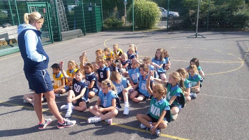 hornsbyhousesch's tweet photo. Year 3 girls having a pep talk before their very first netball match against Finton #goyear3 #whywelovehornsby http://t.co/4BER6h0FE7