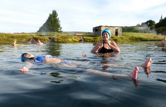 hotel_is's tweet photo. Floating in a secret pool! #floatingtours #iceland #relax http://t.co/DUo3tsNkZw