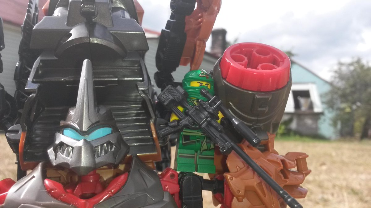 hackthonfun's tweet photo. MovieConsumer: #Grimlock #constructbots #Transformers #Lego #Ninjago #toysphoto http://t.co/jwXPinqTvb http://t.co/ARHIXZ95nR