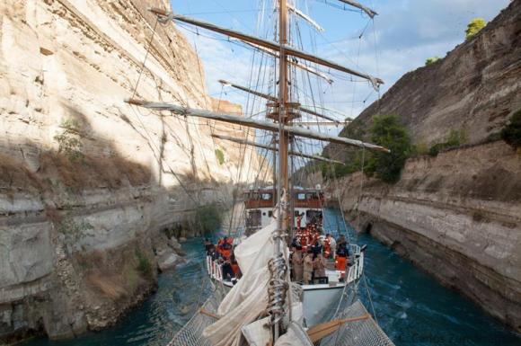 tomebamba's tweet photo. Emblemático navío de la Armada de Ecuador llegará a África en su periplo por el mundo. http://t.co/aAI6n8RAno /Andes http://t.co/0rJUgIGtIp