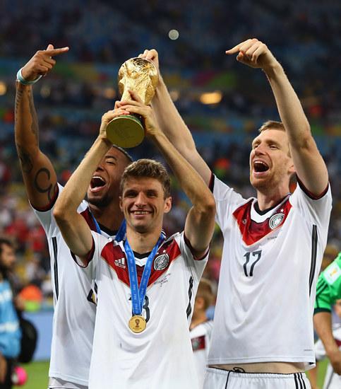 Happy 31st birthday to the one and only Per Mertesacker! Congratulations 