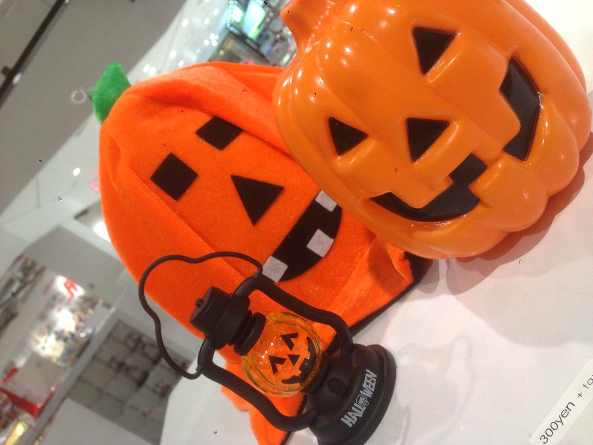 Asoko Zakka Store ハロウィングッズが入荷 買ってくれないとイタズラするぞ ー ｲﾋﾋ 左から ハロウィンランタン 400 Tax パンプキンハット 500 Tax パンプキンランタン 500 Tax Asoko Nu Chayamachi Http T Co Ldwiixwdpm