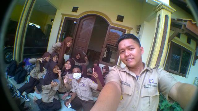 SinggihPrasetio's tweet photo. #Latepost nyate2 w @MIA2_SMANTA http://t.co/yCmP9Bhcas