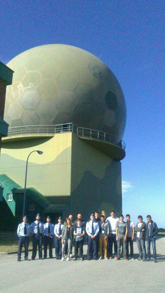 Pedroelcolorao's tweet photo. "@EjercitoAire: Ganadores Aula Escolar Aérea 2015 con el #43Grupo y en el #EVA10 http://t.co/R4HT8nNsTN"