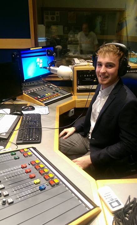 SpeakTalkChat's tweet photo. Tune in @ 5pm to hear #SpeakTalkChat take over the airwaves on @Galwaybayfmnews! Great promo day in the studio! http://t.co/51h1VlFMra