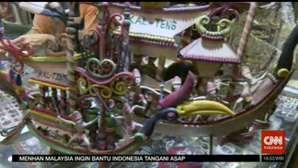 Kalimantan Tengah juga terkenal akan kerajinan tangannya. Manik-manik dan kerajinan karet nyatu, contohnya.