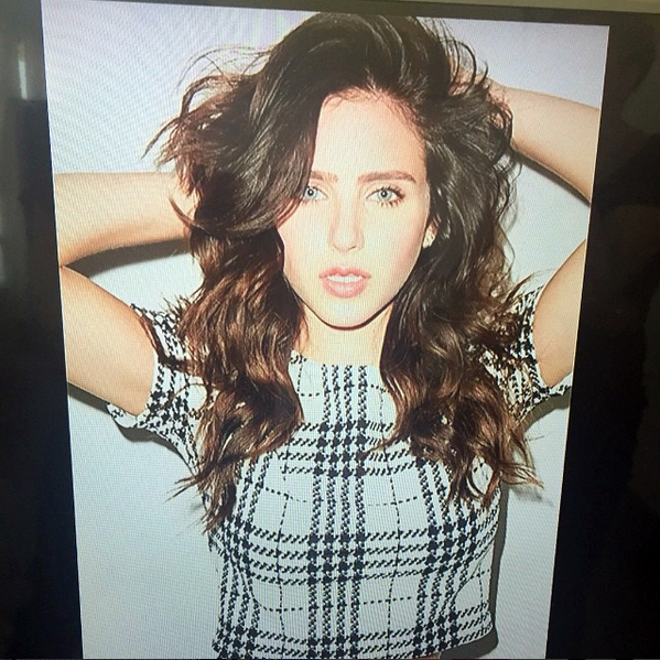 FcWhitney's tweet photo. New fun photoshoot of @ryrynewman! 💙 #cute #diva 👌#nickelodeon http://t.co/gp2NXAAid7