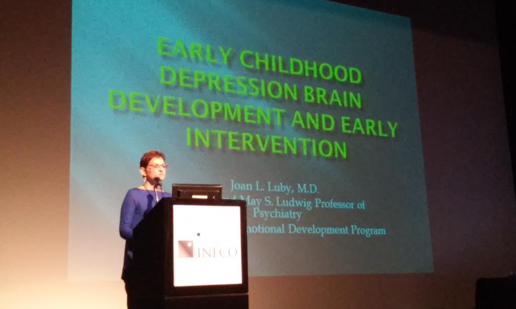 INECOArgentina's tweet photo. Prof. Joan Luby expone sobre depresión infantil precoz #Simposio2015 #FundaciónINECO http://t.co/eP9RQatdPf