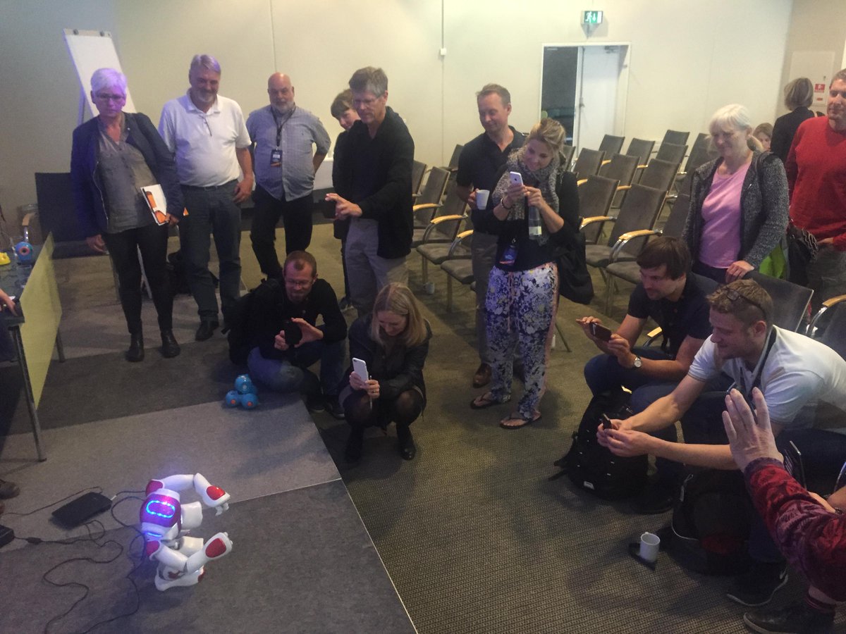 digitalpadagog's tweet photo. Viggo tog alt opmærksomheden på oplægget om #robotter og #teknologi;) #sit2015 @ITnysgerrig http://t.co/MAKq3UMpmv
