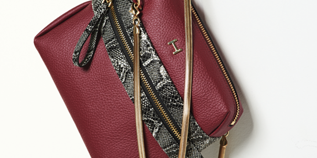 You can’t beat a touch of snakeskin for a statement peice. Shop the link for this cross body. bit.ly/HbyHalstonBAG