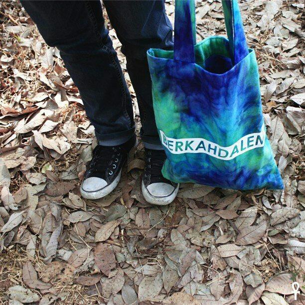 deixgratia's tweet photo. Limited Tie Dye totebag "BERKAHDALEM"
.
For order you call call us by :
WA/text : 089667525786
.
Berkah Dalem. http://t.co/h4mb8ZZx6t