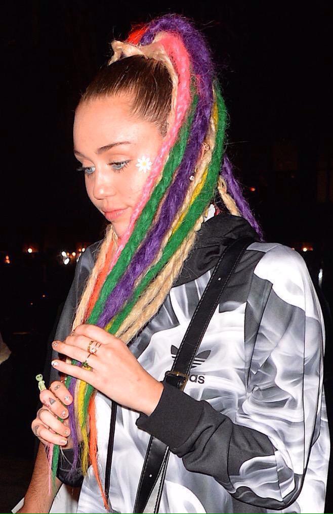 Miley Cyrus Updates tweet media