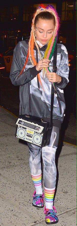 Miley Cyrus Updates tweet media