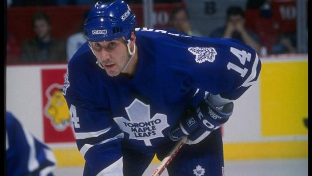 REmessage to wish former 50-goal scorer Dave Andreychuk a Happy Birthday. He turns 52 today. 