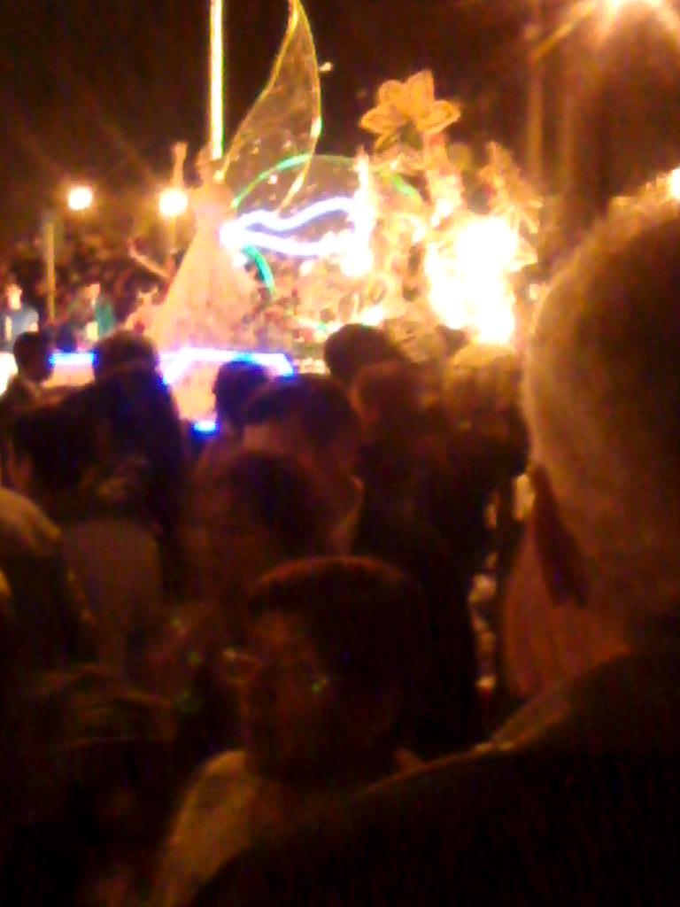 camiar3's tweet photo. Ayer fue el ultimo dia de la #FNE2015 como la voy a extrañar...😥 http://t.co/vsL0nvYtvh