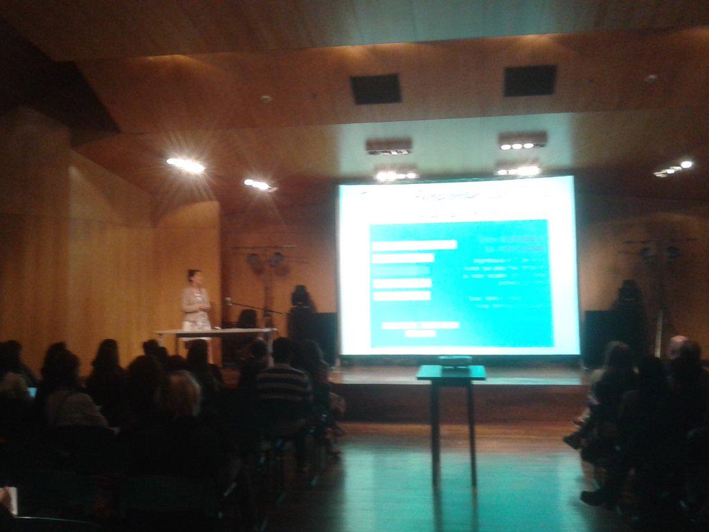 BAmodaydiseno's tweet photo. Ya comenzó #ModuloV #GestionDeModa "Comunicación y construcción de marcas" con @disosa @OnMagOnline http://t.co/6CyQqfNXkf