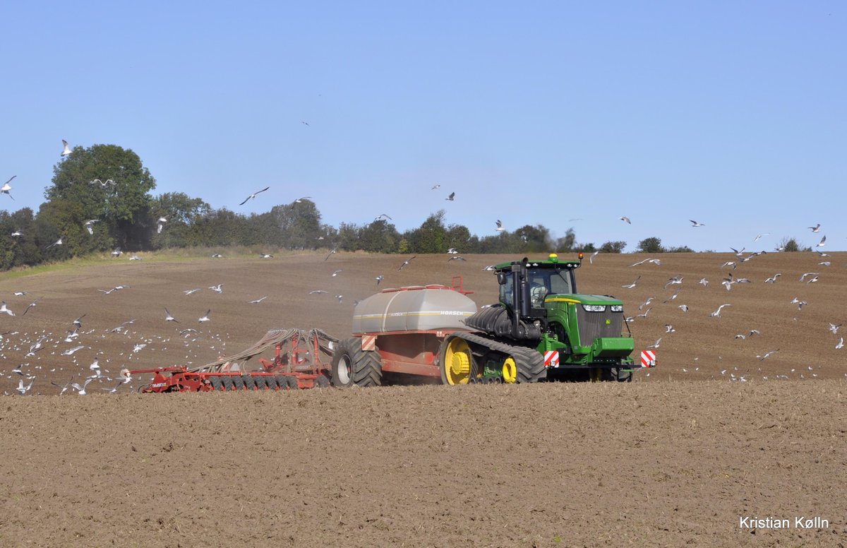 agronatur's tweet photo. Såtid #johndeere #Horsch #modernfarming http://t.co/NuIbAcE2Qk