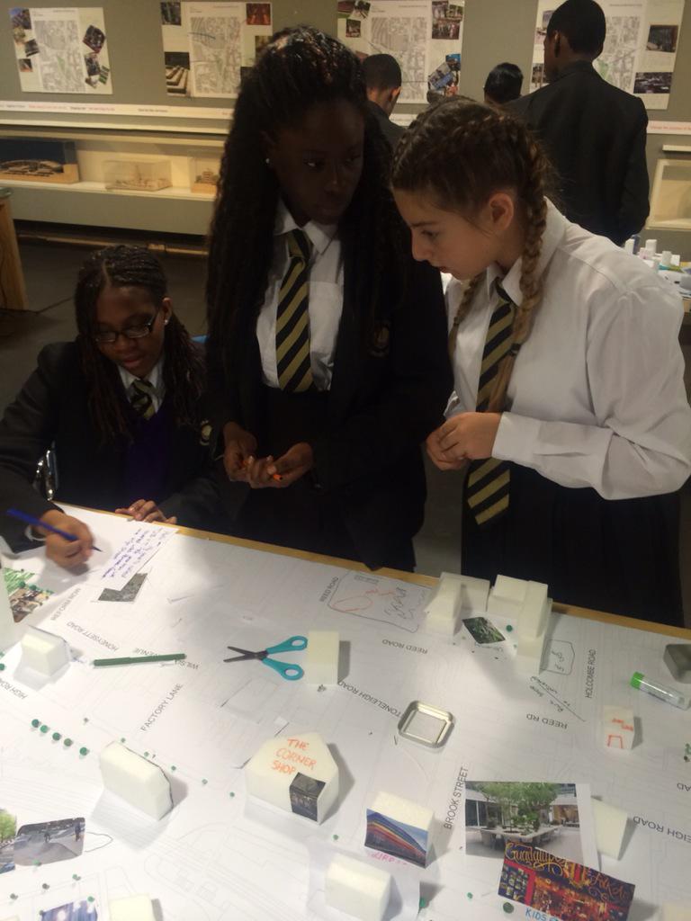 Neil_Quinn's tweet image. Great design workshop this morning @JohnMcAslan with students from @NPCS_N17 #Tottenham